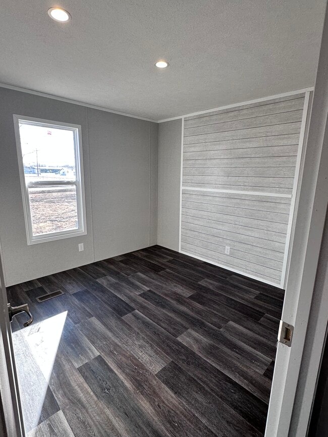 Building Photo - 210-212 12th St