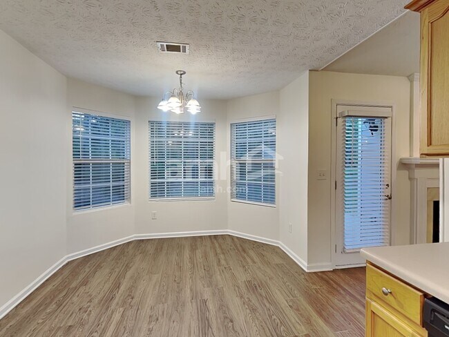 Foto del edificio - 910 Harbins View Dr