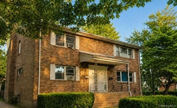 Building Photo - 2 Arbor Pl
