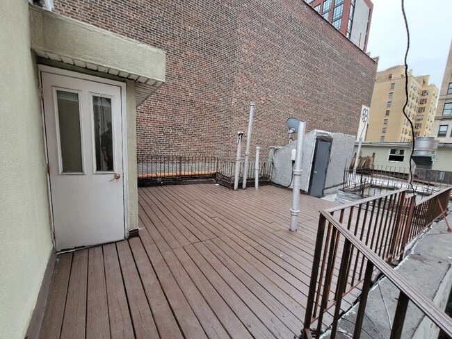 Building Photo - 221 E 23rd St