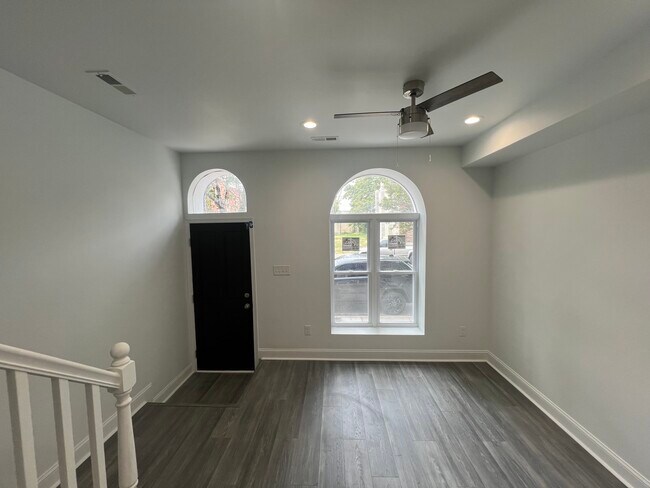 Foto del edificio - 2313 E Madison St