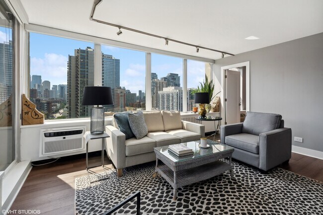 Foto del edificio - 1355 N Sandburg Terrace