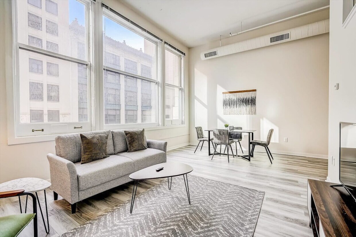 Foto principal - 50 N Illinois St