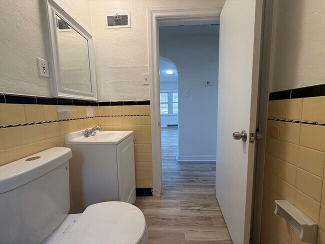 Building Photo - 3004 Capehart Dr