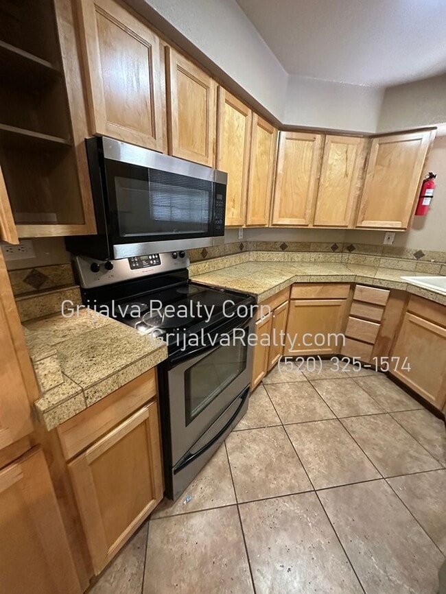 Building Photo - 6430 N Tierra De Las Catalinas