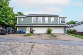 Building Photo - 40 E Maple St