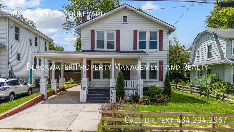 Primary Photo - 305 Oakridge Blvd