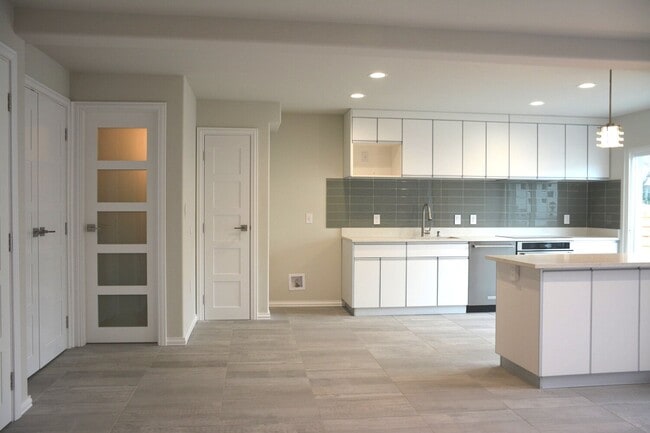 Building Photo - 8907 Tronewood Dr