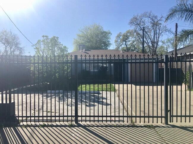Building Photo - 3617 Willow St