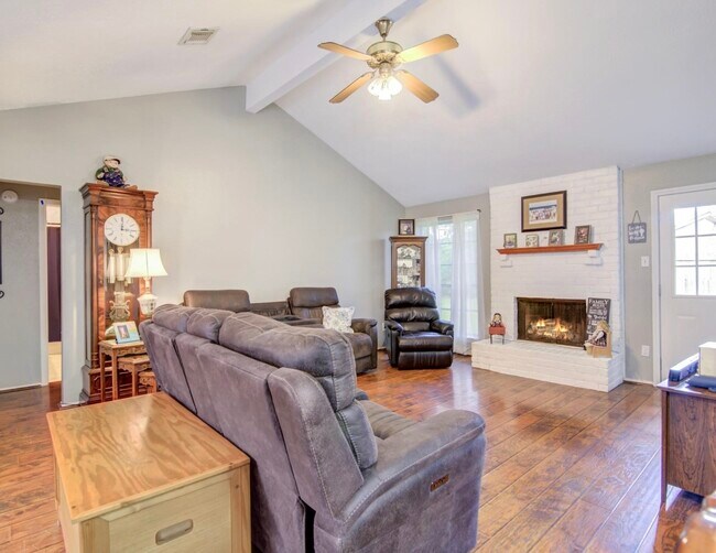 Building Photo - 5810 Wildfire St