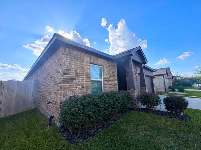 Foto del edificio - 14211 Alberta Spruce Ln