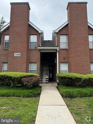 Building Photo - 1208 Diamond Dr