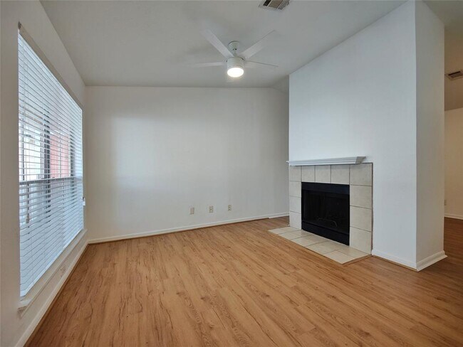 Foto del edificio - 3506 Cove View Blvd