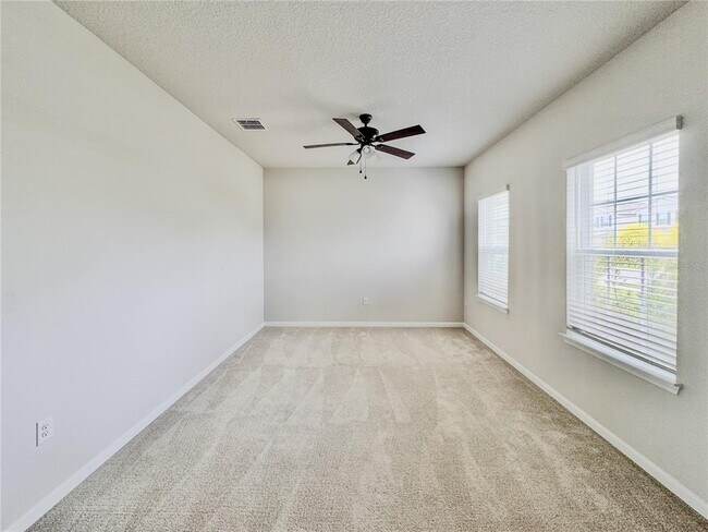 Building Photo - 2048 Airedale Wy
