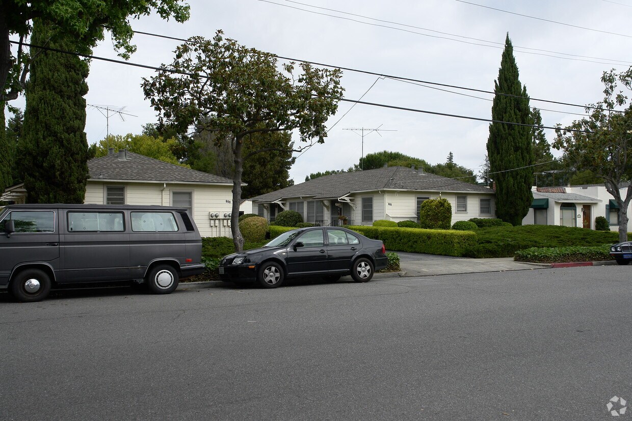 Building Photo - 718-722 Live Oak Ave
