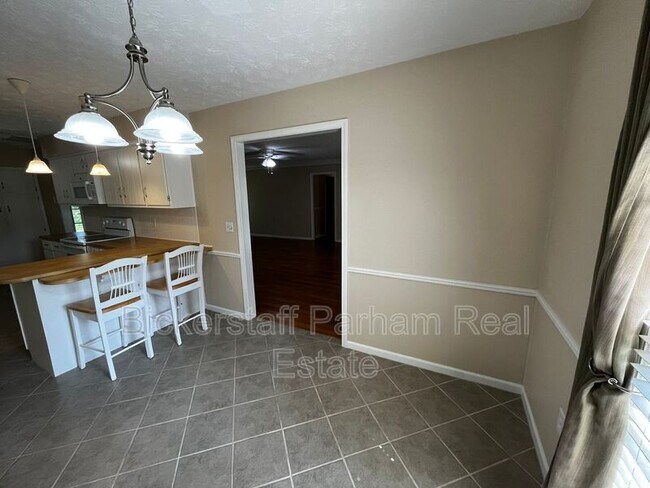 Building Photo - 6608 Highridge Dr