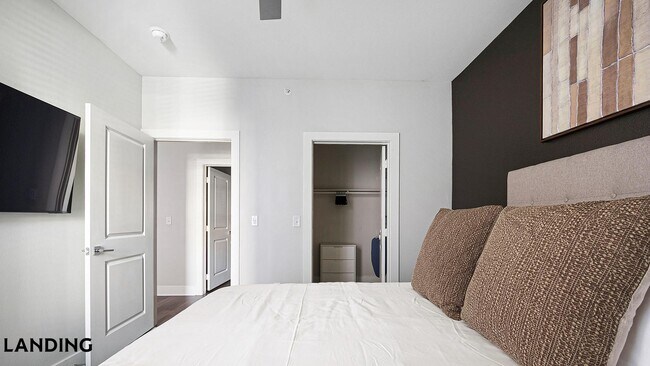 Building Photo - 701 Rahling Rd