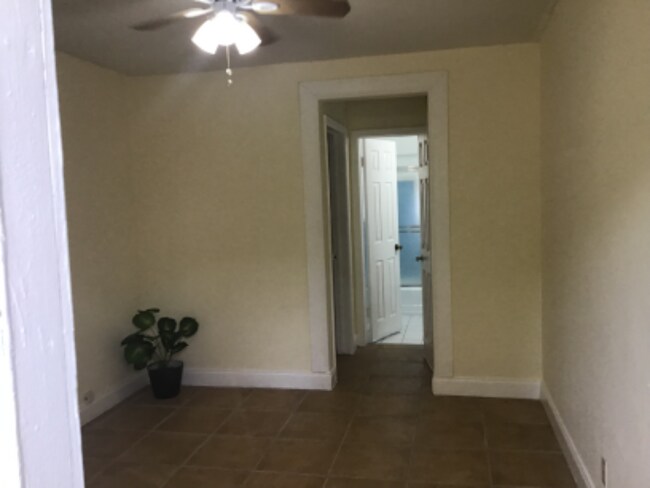 Foto del edificio - 2441 SW 27th Ave