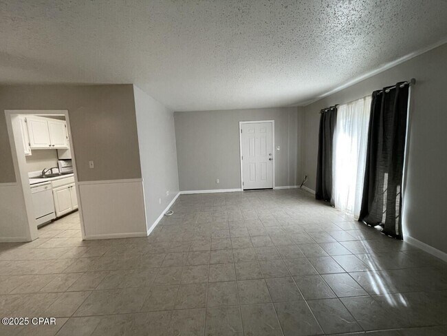 Foto del edificio - 2100 W Beach Dr