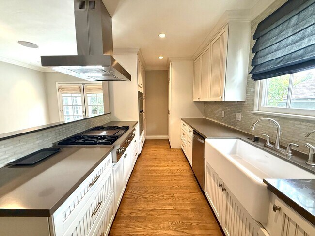 Foto del edificio - Rare Opportunity in the Heart of South Pas...