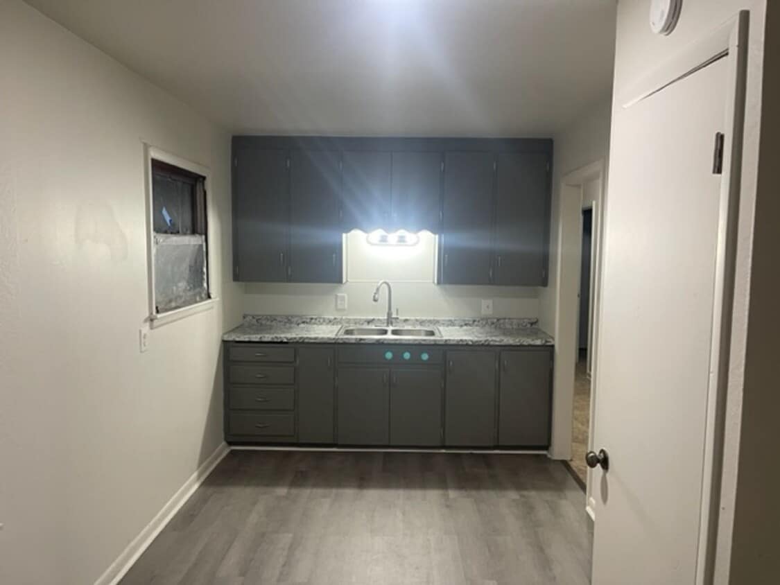 Primary Photo - 3 bed, 1 bath in Tulsa!