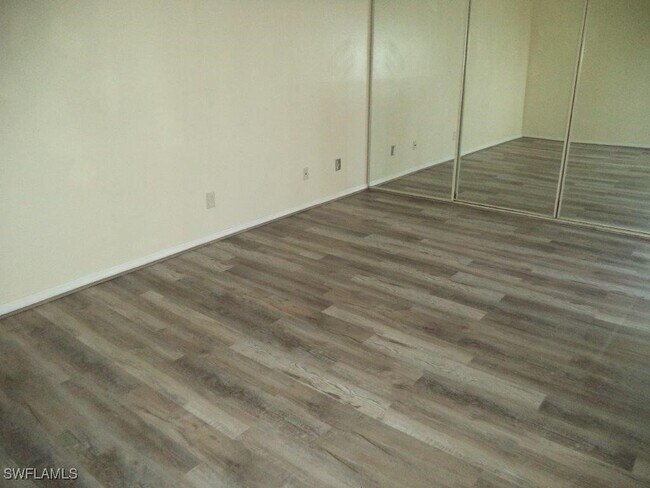 Foto del edificio - 1549 Park Meadows Dr