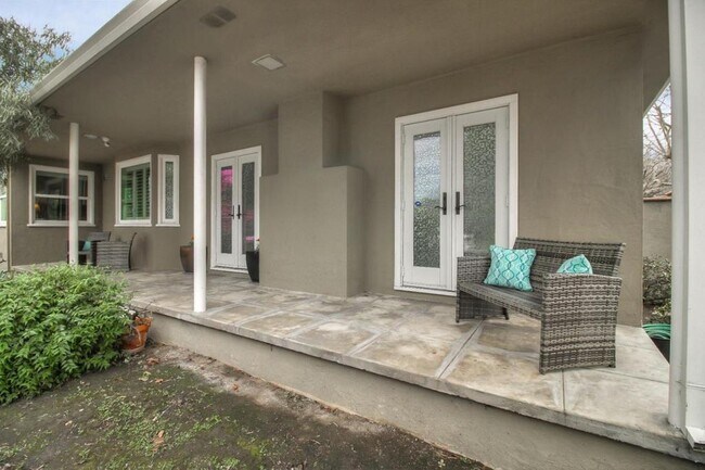 Foto del edificio - 1886 Naglee Ave