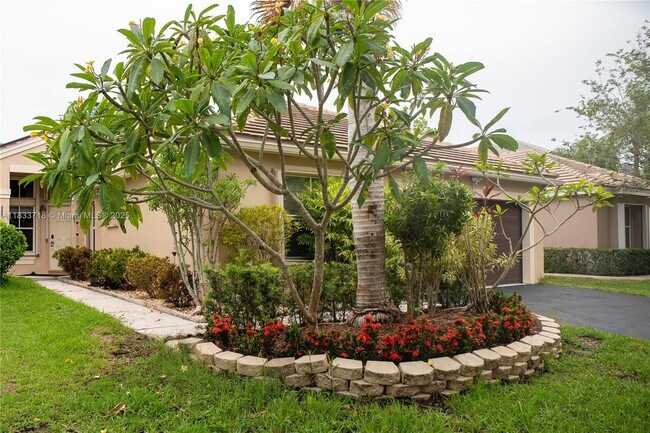 Building Photo - 216 E Bayridge Dr