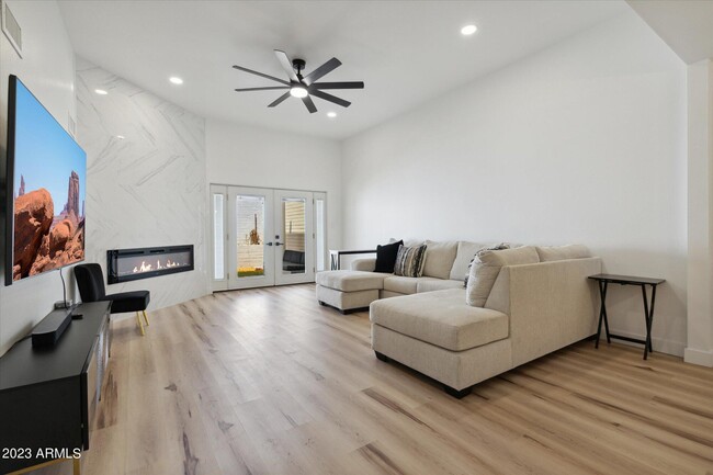 Foto del edificio - 8748 E Vía De Encanto