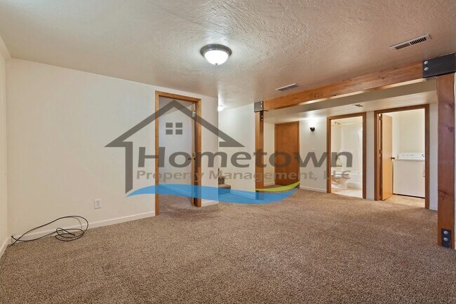 Building Photo - 1468 E Burnham Ave