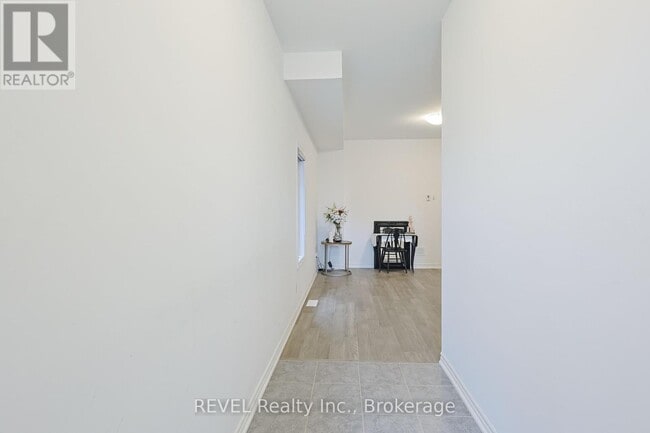 Building Photo - 16 McLaughlin St