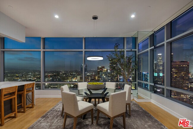 Foto del edificio - 900 W Olympic Blvd