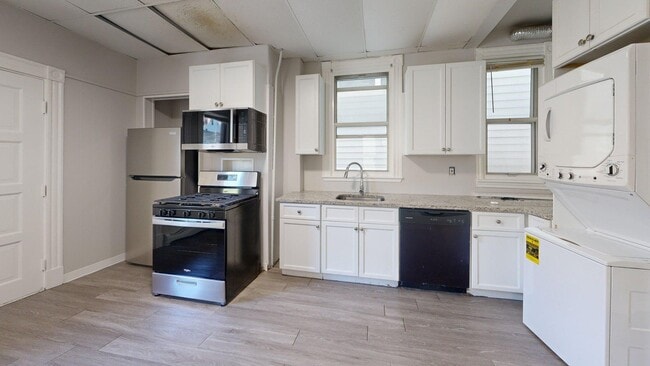 Building Photo - 346 Chelsea St