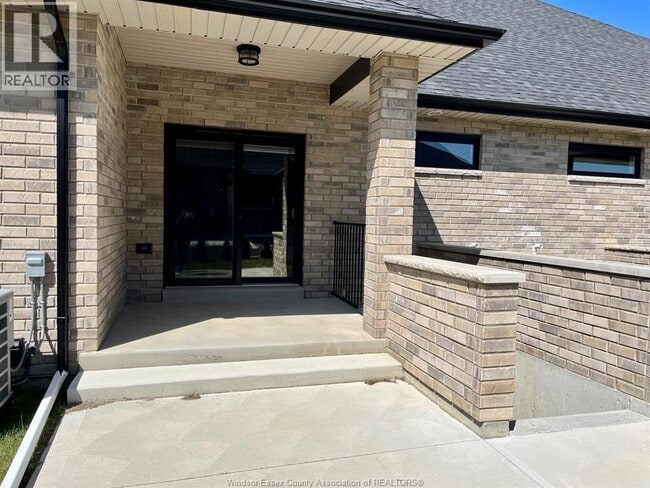 Photo du bâtiment - 402 Westcott Rd