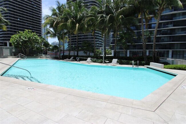 Foto del edificio - 88 SW 7th St