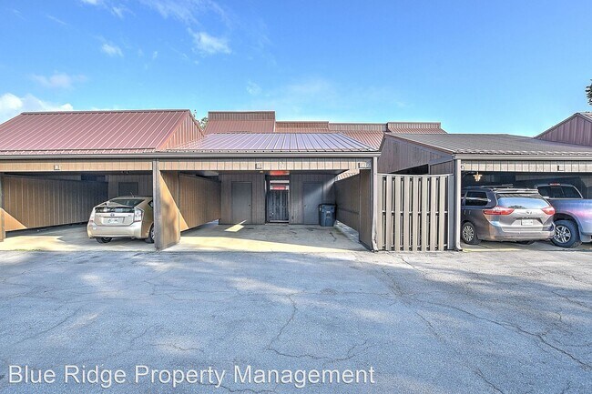 Foto del edificio - 2 br, 2.5 bath House - 412 Unit C Manor Drive