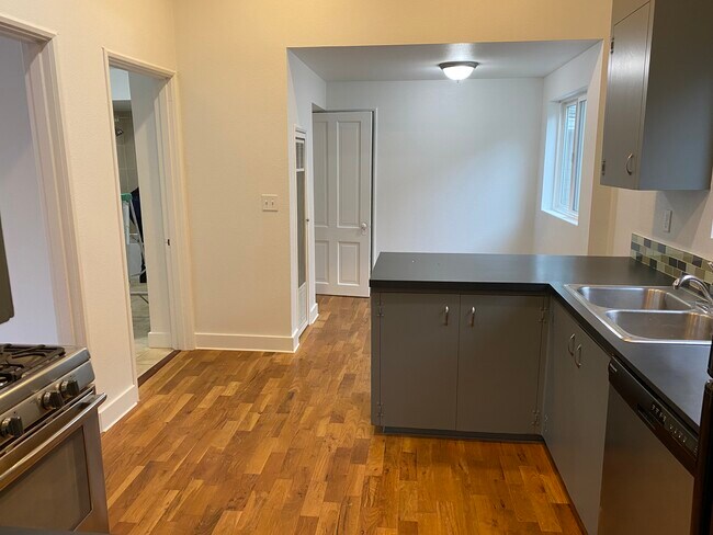 kitchen - 3628 SE Harrison St