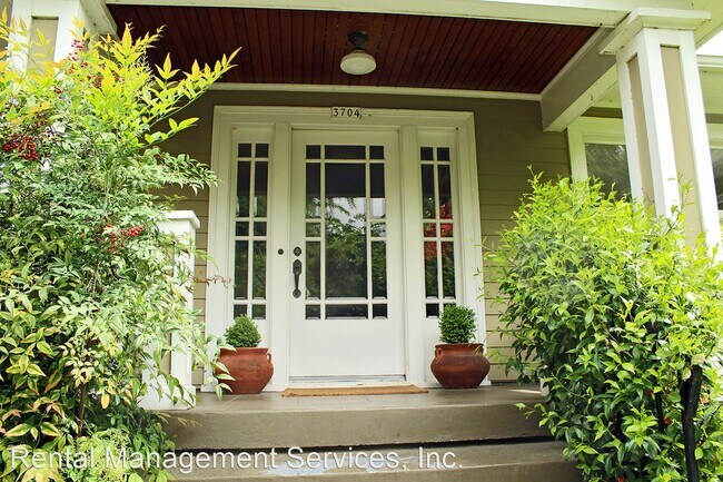 Foto del edificio - 3 br, 1 bath House - 3704 N Massachusetts Ave