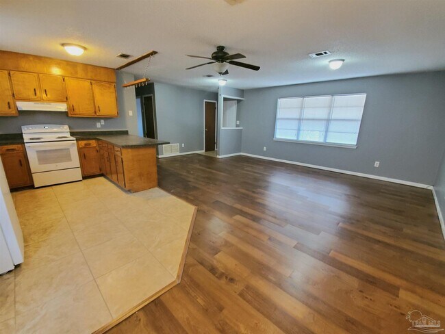Building Photo - 7700 Pontiac Dr