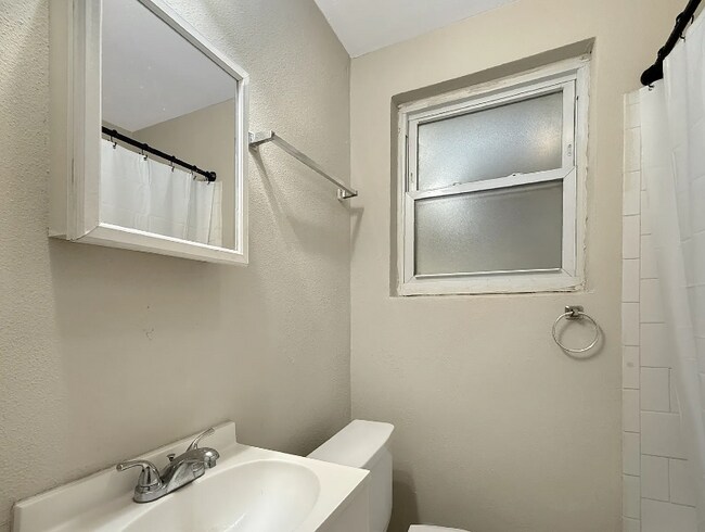 Foto del edificio - 1317 Harrison Ave