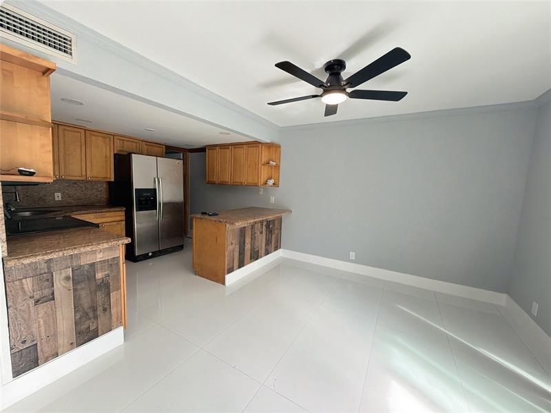 Foto del edificio - 320 Sunshine Dr