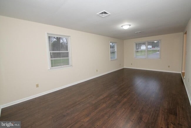 Building Photo - 38 Linden Ave