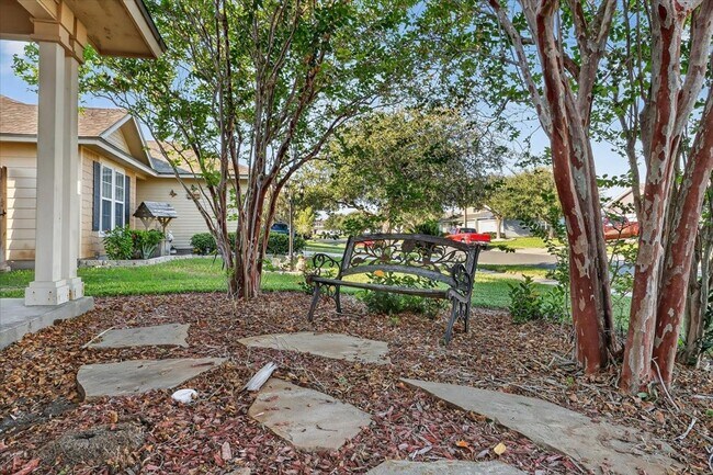 Building Photo - 2110 Encino Dr