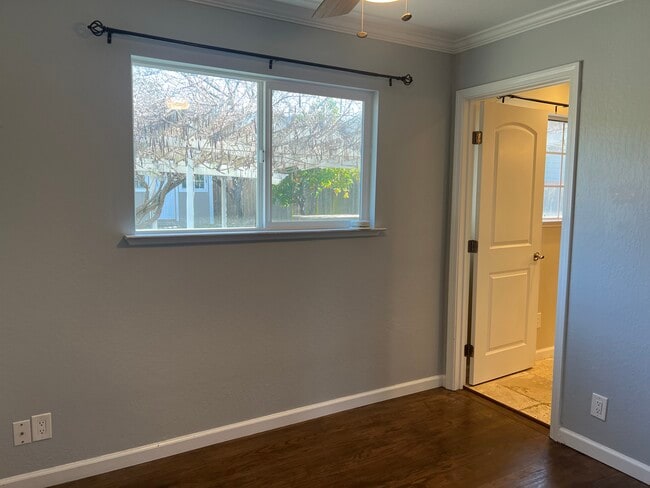 Building Photo - 1057 6th Ave