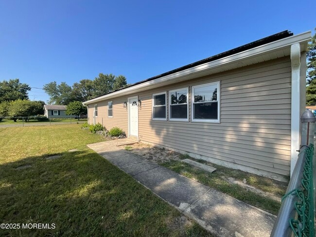 Building Photo - 208 Wichita Trail