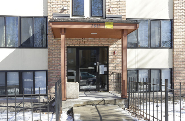 Foto del edificio - 2813 Pillsbury Ave