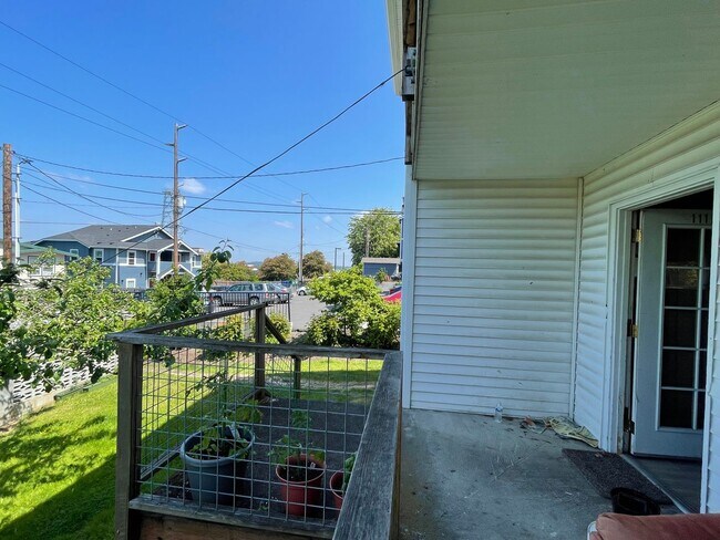 Foto del edificio - 1111/1113/1115 N Garden St