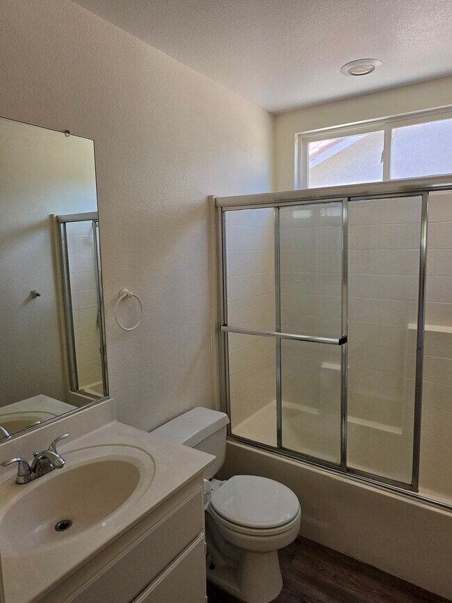 Foto del edificio - 78755 Irwin Cir