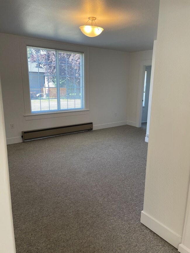 Building Photo - 307 10th Ave SE