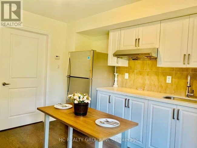 Building Photo - 2123 Royal Gala Cir